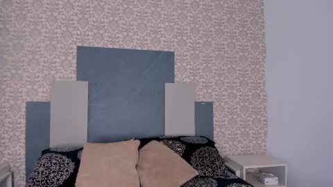 Isa  online show from October 15, 2025, 2:39 pm