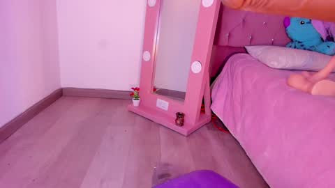 Snapshot of isa_redhair_ chatting on February 7, 2025, 7:29 am ....  Connection time 900 pm to 500 amRest days Wednesday and Saturday online show from February 7, 2025, 7:29 am