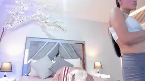 ISA ROUSE  online show from December 2, 2025, 3:56 am