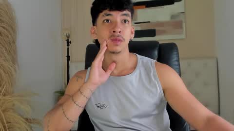 isaac_cryston online show from November 5, 2025, 8:42 pm