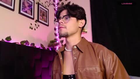 Isaac Saenz. online show from February 14, 2025, 10:14 pm