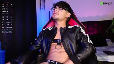 Isaac Saenz. online show from October 3, 2025, 1:35 am