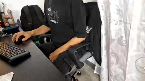 Snapshot of isaac_winter_ chatting on September 30, 2025, 1:54 am Isaac online show from September 30, 2025, 1:54 am