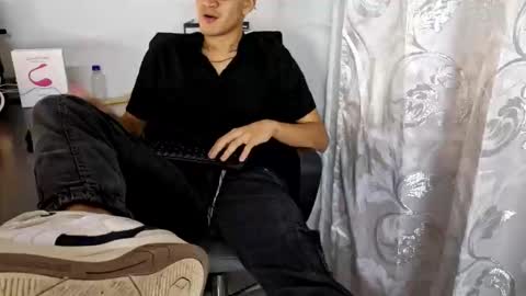 Snapshot of isaac_winter_ chatting on October 15, 2025, 4:45 am Isaac online show from October 15, 2025, 4:45 am