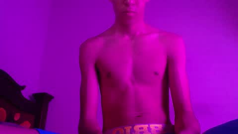 Snapshot of isaaclatino chatting on January 9, 2025, 5:02 am isaac online show from January 9, 2025, 5:02 am