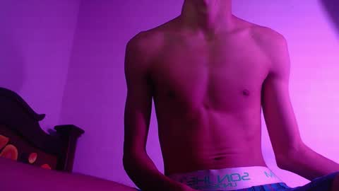 Snapshot of isaaclatino chatting on January 15, 2025, 9:45 am isaac online show from January 15, 2025, 9:45 am
