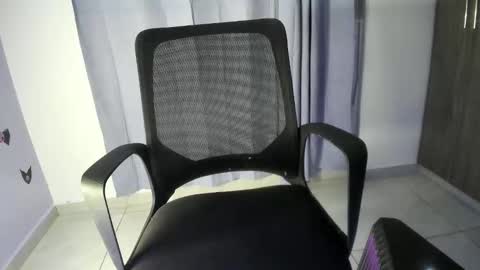 Snapshot of isaaclatino chatting on September 25, 2025, 5:22 am isaac online show from September 25, 2025, 5:22 am