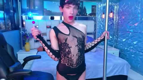 Snapshot of isaacnova chatting on April 21, 2026, 8:34 pm isaacnova online show from April 21, 2026, 8:34 pm