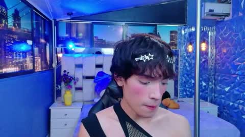 isaacnova online show from May 31, 2026, 9:05 pm