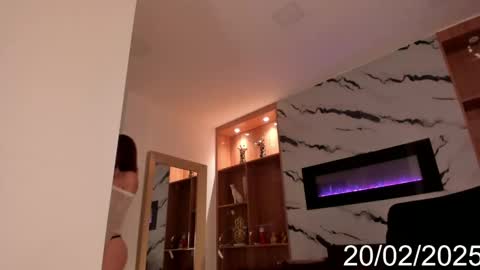 Snapshot of isabel_escorcia chatting on February 20, 2025, 5:12 am Isabel online show from February 20, 2025, 5:12 am