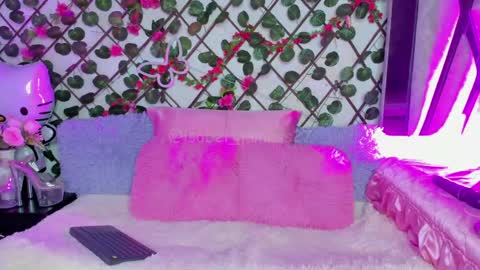 Snapshot of isabel_jamess chatting on May 13, 2026, 9:44 pm Isa online show from May 13, 2026, 9:44 pm