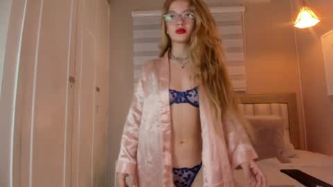Snapshot of isabela__x chatting on May 4, 2026, 11:39 am isabela__x online show from May 4, 2026, 11:39 am