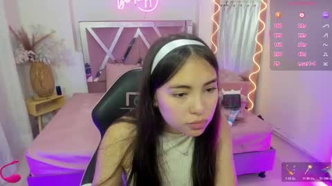 ISABELA  online show from November 18, 2025, 11:58 am