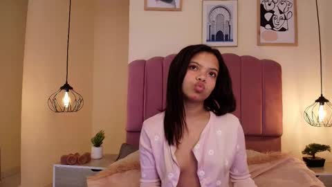 Snapshot of isabelgh_ chatting on November 11, 2025, 3:28 am isabelgh_ online show from November 11, 2025, 3:28 am