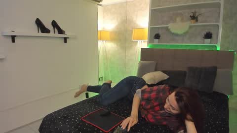 Snapshot of isabelkiss chatting on October 22, 2025, 6:24 am IsabelKiss online show from October 22, 2025, 6:24 am