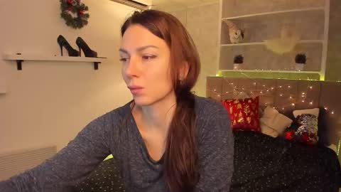 Snapshot of isabelkiss chatting on December 15, 2025, 7:01 am IsabelKiss online show from December 15, 2025, 7:01 am