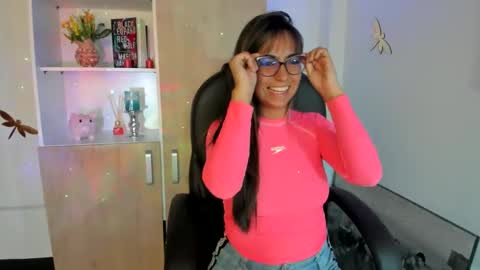 Isabella22 1 online show from February 19, 2025, 12:11 pm