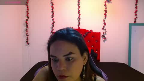 isabella49032 online show from April 16, 2026, 3:24 pm