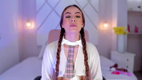 Snapshot of isabella__shine chatting on December 4, 2025, 4:05 pm Isa online show from December 4, 2025, 4:05 pm