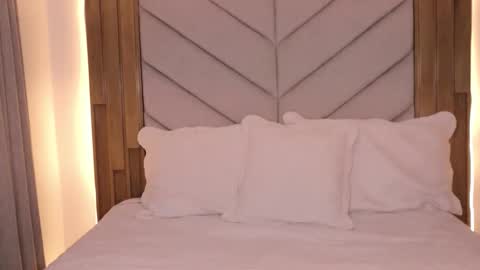 Isabella online show from March 25, 2026, 6:52 am