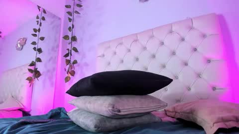   online show from November 7, 2025, 10:10 pm