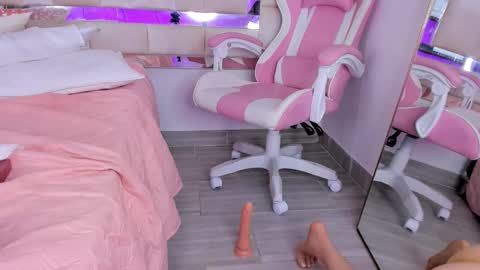 isabella_gomez11 online show from January 12, 2025, 7:31 pm