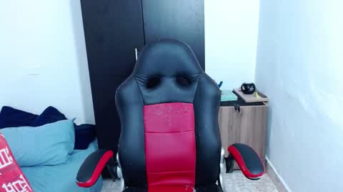 Snapshot of isabella_hots chatting on January 29, 2025, 10:37 am estefania online show from January 29, 2025, 10:37 am