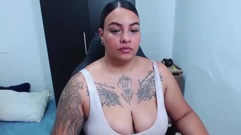 Snapshot of isabella_hots chatting on February 9, 2025, 11:25 am estefania online show from February 9, 2025, 11:25 am