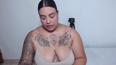 Snapshot of isabella_hots chatting on November 14, 2025, 12:20 am estefania online show from November 14, 2025, 12:20 am