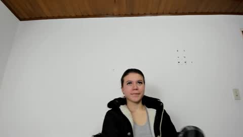 isabella_jaramillo online show from November 15, 2025, 12:02 pm