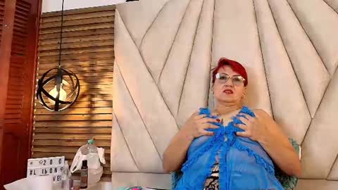 Snapshot of isabella_luxet chatting on June 11, 2026, 2:15 pm isabella_luxet online show from June 11, 2026, 2:15 pm