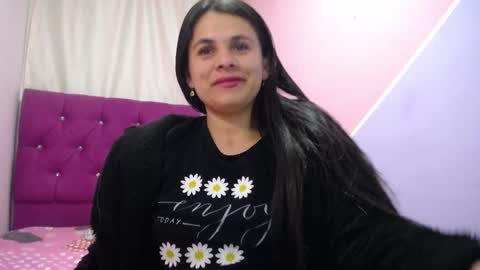 Snapshot of isabella_nice_ chatting on December 4, 2025, 4:33 am abby online show from December 4, 2025, 4:33 am