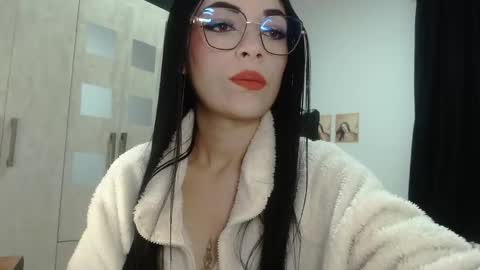 isabella_piercee online show from May 2, 2026, 12:43 pm