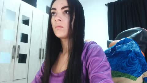 isabella_piercee online show from May 6, 2026, 9:36 am