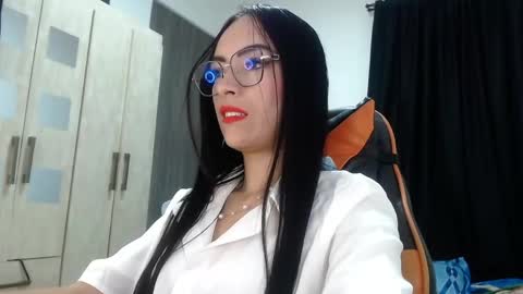 isabella_piercee online show from May 19, 2026, 9:59 am