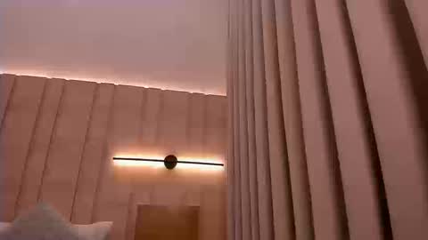 isa  online show from September 19, 2025, 8:42 pm