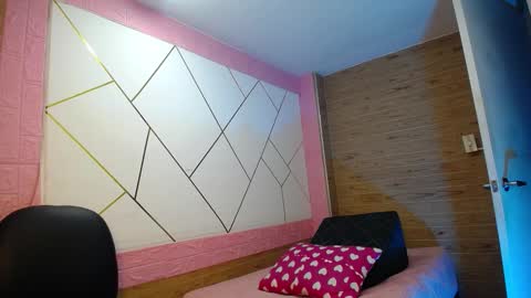 isabella_roseee online show from November 13, 2025, 8:30 pm