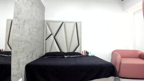 isabella_rosssi1 online show from October 5, 2025, 4:16 pm