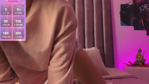 Isabella Rros online show from December 6, 2024, 3:30 am