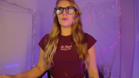 Isabella Rros online show from October 27, 2025, 1:15 pm