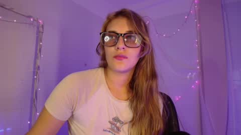 Isabella Rros online show from November 18, 2025, 10:47 pm