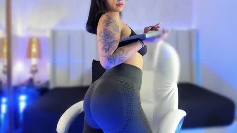 Snapshot of isabella_santamaria chatting on December 4, 2024, 9:35 pm Isa online show from December 4, 2024, 9:35 pm