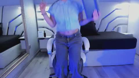 Isa  online show from November 23, 2025, 3:06 am