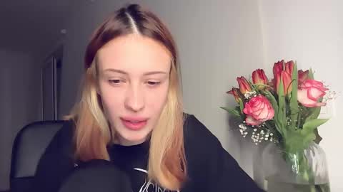 Snapshot of isabella_stella chatting on February 27, 2026, 8:42 pm Isabella online show from February 27, 2026, 8:42 pm