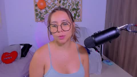 Isabella online show from March 15, 2026, 8:15 pm