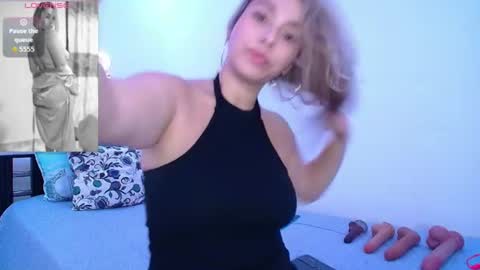 isabellaa_smith03 online show from July 18, 2026, 1:21 am