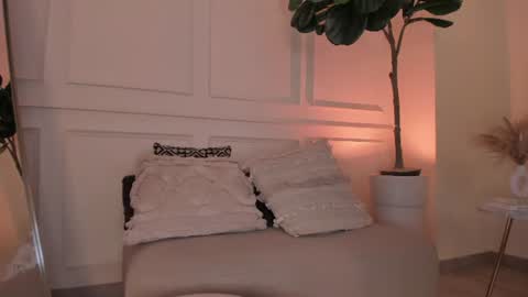 Isabella online show from June 24, 2026, 12:53 am