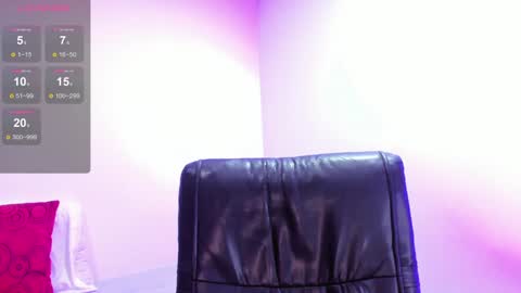 Instagram soybella01  online show from February 6, 2025, 6:24 pm