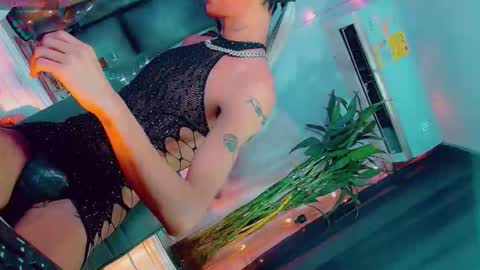 isabellagirs online show from April 28, 2026, 9:03 am