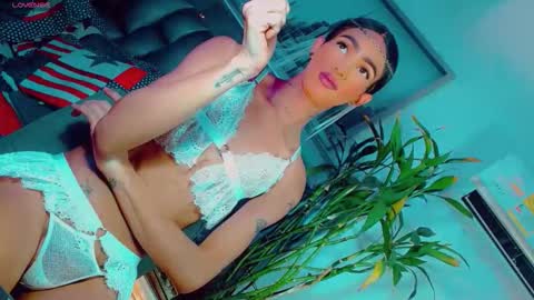 isabellagirs online show from May 10, 2026, 8:47 pm